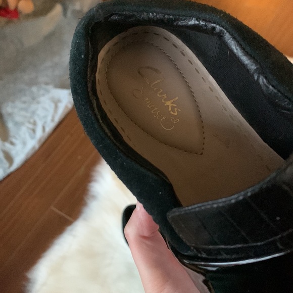 CLARKS Slip-on Shoes Loafers Black Leather Crocodile Print Size 7.5 Comfortable - Picture 2 of 6